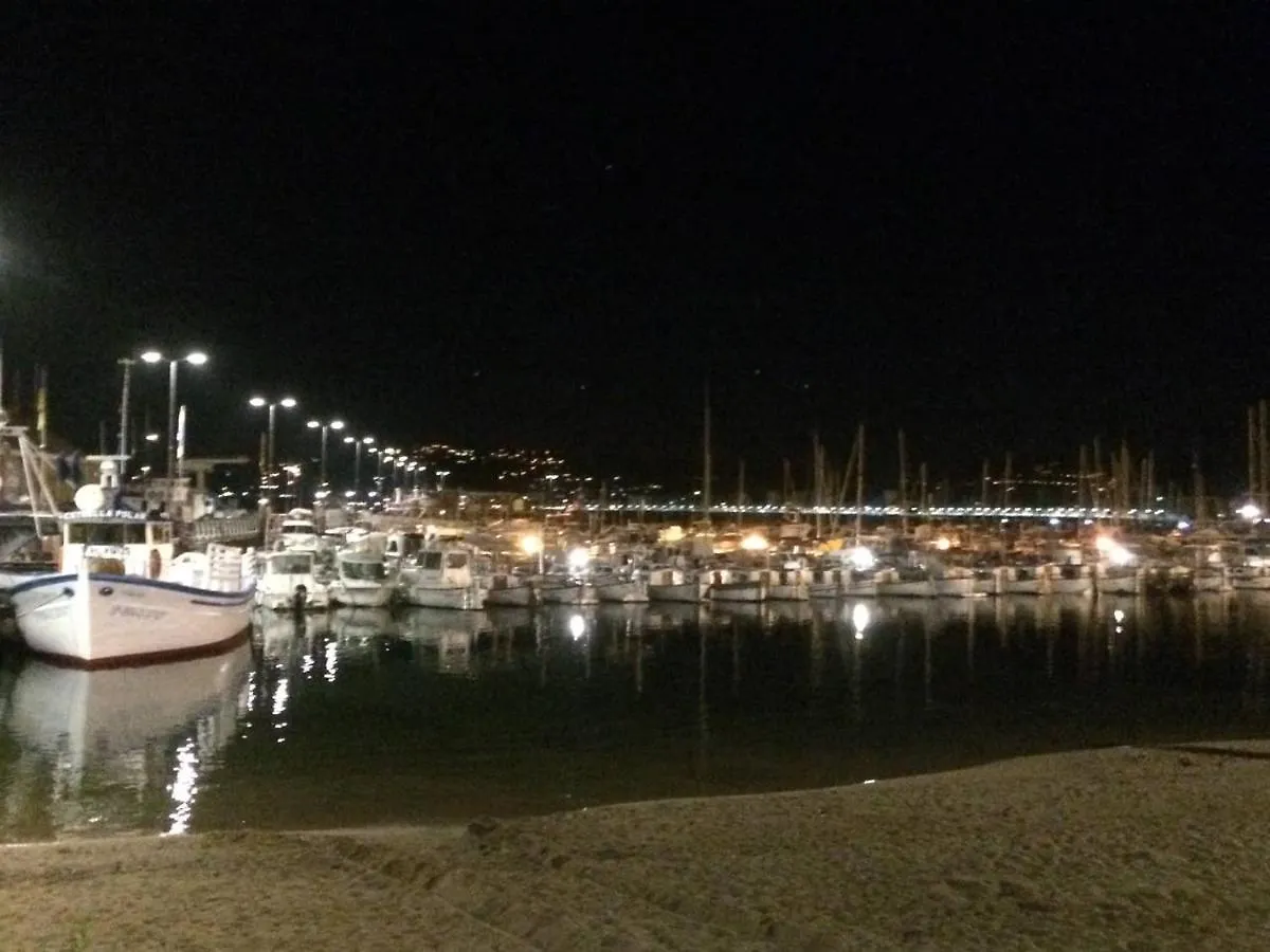 Laindustria Apartment Palamos Homestay